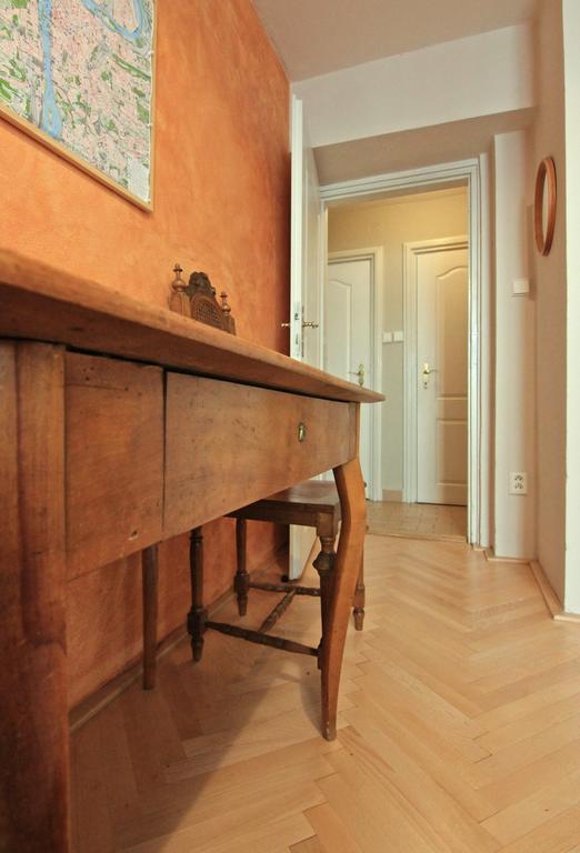 Vlasska House At The 3 Swallows Praha