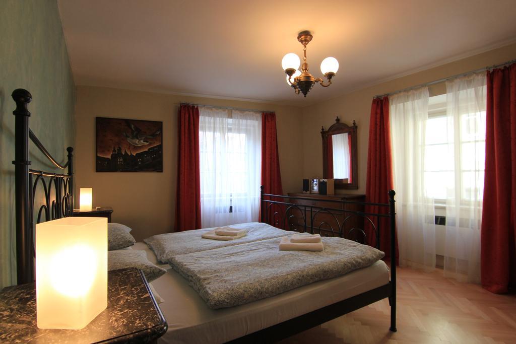 Appartamento Vlasska House At The 3 Swallows Praga