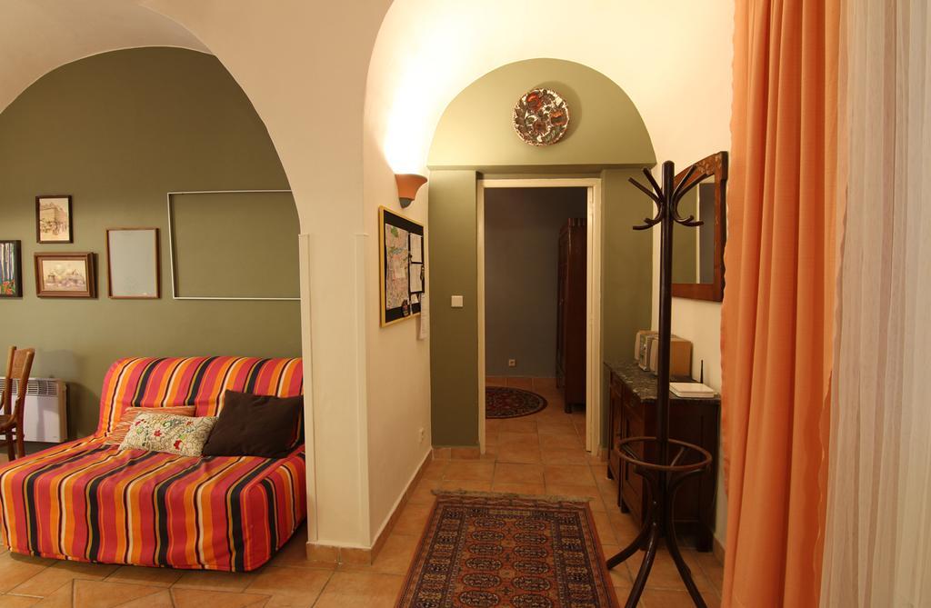Vlasska House At The 3 Swallows Praga