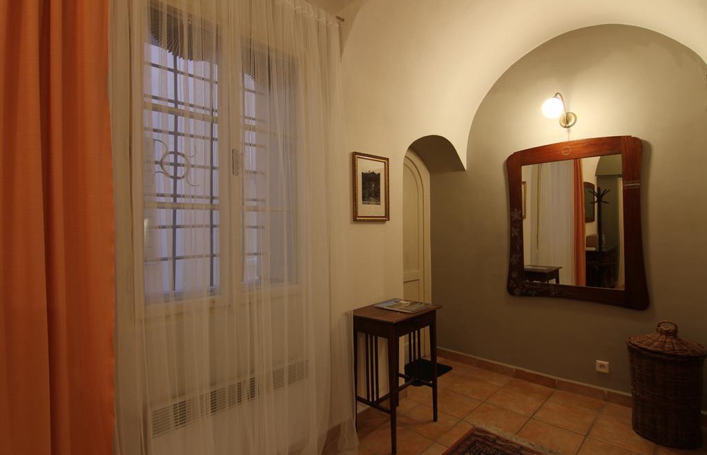 Vlasska House At The 3 Swallows Apartamento Praga