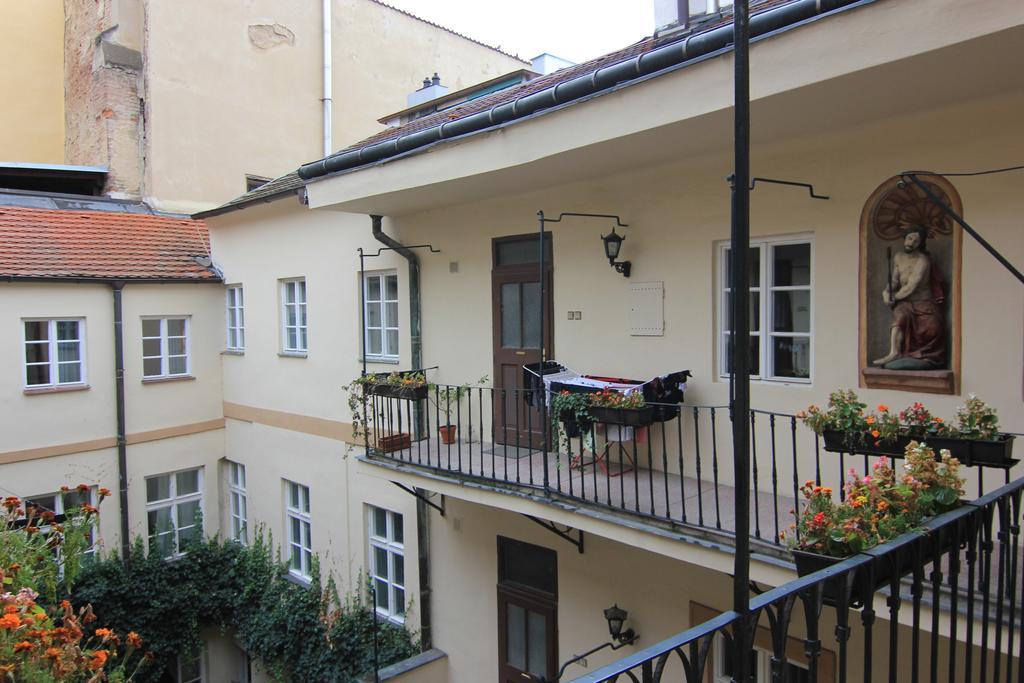 Vlasska House At The 3 Swallows Appartamento Praga