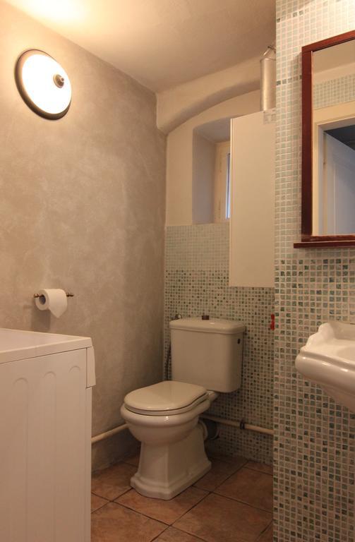 Appartamento Vlasska House At The 3 Swallows Praga